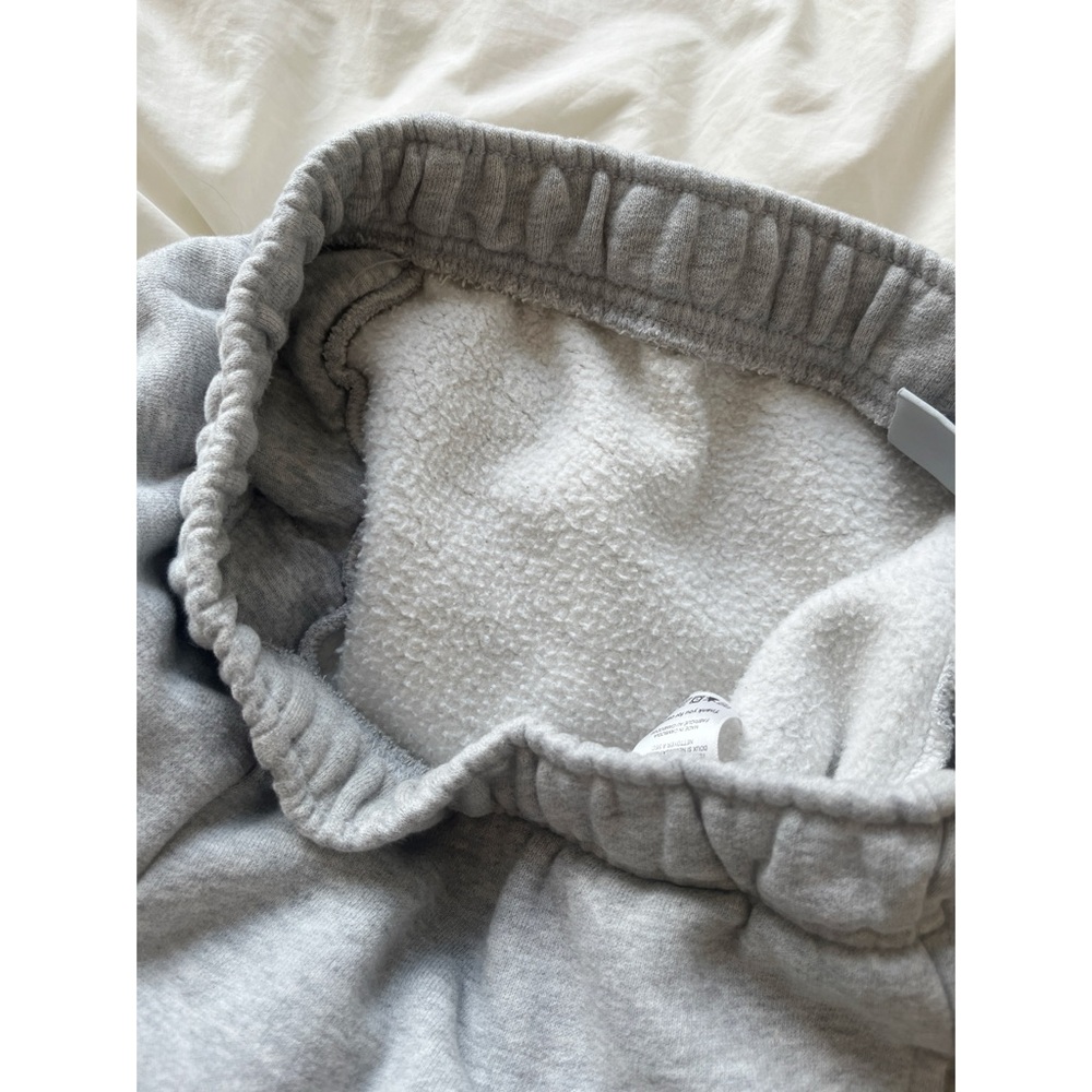 Aritzia TNA CozyAF fleece light grey joggers - Picture 6 of 11